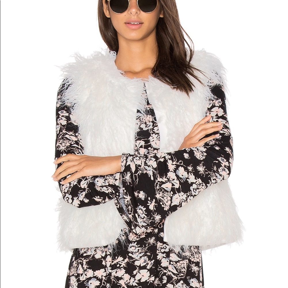 Cupcakes and Cashmere Nelda Faux Fur Vest Sz S